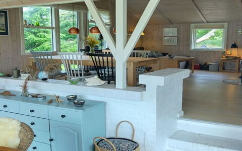 Meike - 750M from the Sea: Meubles, Design Intérieur, Sol, Bois, Plafond, Sol, Luminaire, Cuisine, Chaise, Éclairage