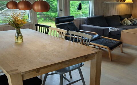 Meike - 750M from the Sea: Meubles, Sol, Sol, Design Intérieur, Bois, Table, Salle À Manger, Table Cuisine Et Salle A Manger, Parquet, Chaise