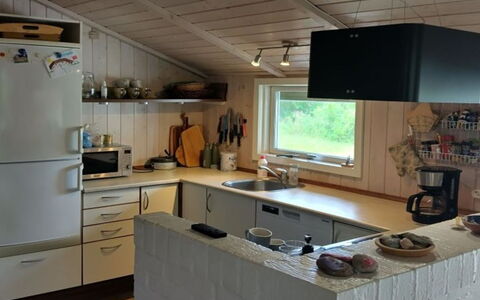 Meike - 750M from the Sea: Cuisine, Appareil De Cuisine, Comptoir, Bois, Sol, Design Intérieur, Principaux Appliance, Meubles, Cabinetry, Plafond