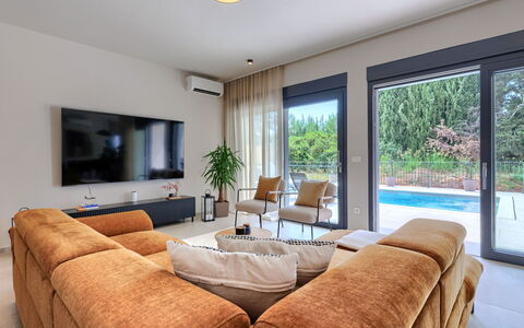 Riata: Meubles, Design Intérieur, Sol, Canapé, Sol, Bois, Plafond, Salon, Domicile, Appartement