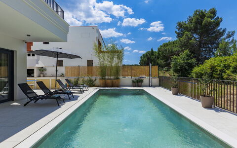 Riata: Piscine, Zone Résidentielle, Composite, Recours, Caractéristique De L'Eau, Eco Hôtel, Ombre, Mobilier De Jardin, Biens, Villa