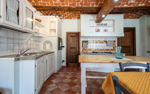 Jeeco: Design Intérieur, Cuisine, Meubles, Sol, Comptoir, Plafond, Bois, Sol, Appareil De Cuisine, Cabinetry