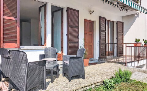 Casa Burli: Porte, Porche, Balcon, Sol, Appartement, Mobilier De Jardin, Accueil Porte, Ombre, Tache De Bois, Chaise