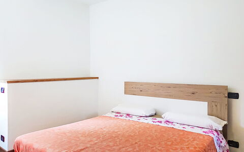 Casa Olivee: Lit, Design Intérieur, Chambre, Meubles, Mur, Literie, Drap De Lit, Sol, Sol, Bois