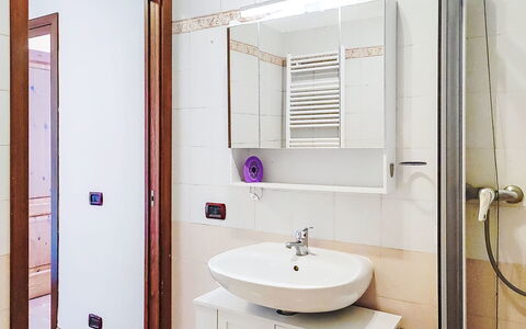 Casa Olivee: Mur, Sol, Luminaire Plomberie, Design Intérieur, Bois, Sol, Évier, Salle De Bains, Lavabo, Domicile