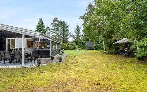 Eike - from the Sea: Maison, Domicile, Arbuste, Chalet, Lot Terre, Siding, Biens, Ombre, Jardin