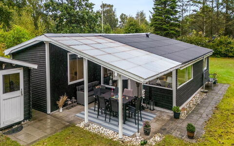 Eike - from the Sea: Toit, Chalet, Énergie Solaire, Jardin, Cour, Ombre, Conception, Batiments Jardin, Structure En Plein Air