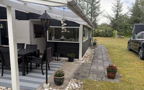 Eike - from the Sea: Toit, Domicile, Porte, Ombre, Store, Chalet, Structure En Plein Air, Cour, Porche, Chaise