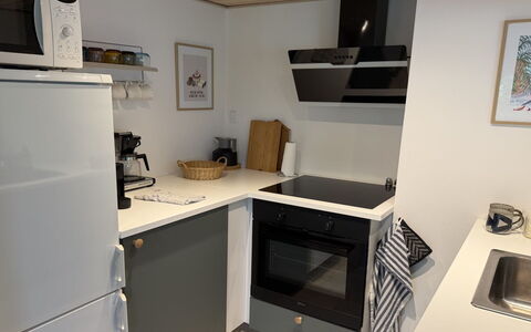 Eike - from the Sea: Appareil De Cuisine, Principaux Appliance, Cuisine, Sol, Cabinetry, Comptoir, Cuisinière, Design Intérieur, Électroménager, Meubles