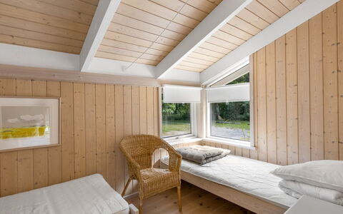 Naninja - 924M from the Sea: Bois, Plafond, Design Intérieur, Chambre, Sol, Sol, Lit, Domicile, Pièce, Literie