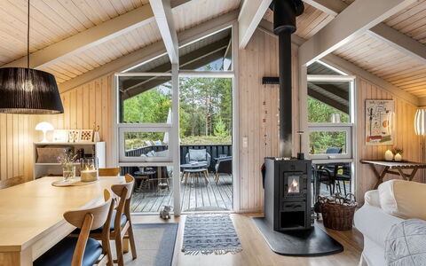 Pia - 685M from the Sea: Bois, Plafond, Domicile, Chalet, Cabane En Rondins, Salon, Luminaire, Dur, Tache De Bois, Chaise