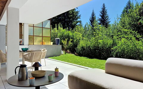 Les Ambassadeurs B 3: Meubles, Design Intérieur, Mur, Sol, Chaise, Sol, Domicile, Canapé, Architecture, Salon