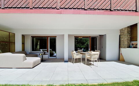 Les Ambassadeurs B 3: Bois, Sol, Sol, Meubles, Mobilier De Jardin, Ombre, Béton, Jardin, Chaise