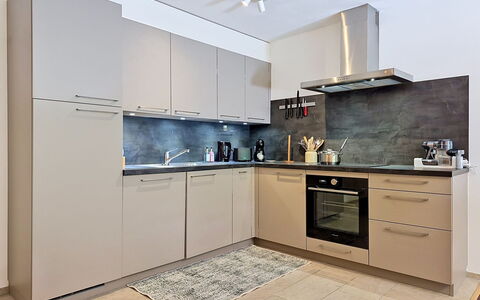Les Ambassadeurs B 3: Appareil De Cuisine, Cuisine, Comptoir, Cabinetry, Meubles, Principaux Appliance, Sol, Design Intérieur, Bois, Électroménager