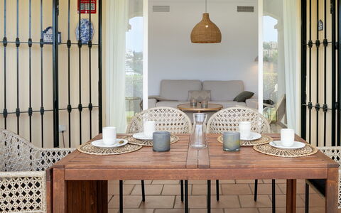 La Quinta Hills: Meubles, Chaise, Table, Bois, Design Intérieur, Sol, Sol, Table Cuisine Et Salle A Manger, Éclairage, Salle À Manger