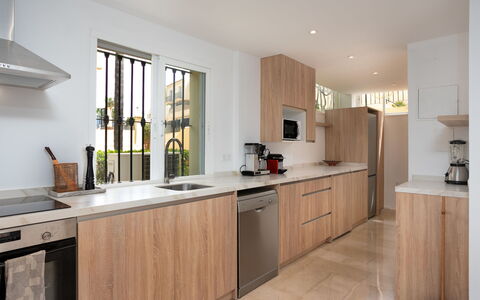 La Quinta Hills: Comptoir, Cuisine, Appareil De Cuisine, Sol, Cabinetry, Design Intérieur, Bois, Évier, Sol, Meubles