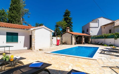 Villa Dominique: Bleu, Piscine, Recours, Mobilier De Jardin, Eco Hôtel, Dalle, Villa, Parapluie, Hôtel