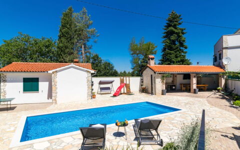 Villa Dominique: Piscine, Loisir, Biens, Recours, Dalle, Mobilier De Jardin, Villa, Vacances, Eco Hôtel, Parapluie