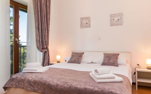 Villa Dominique: Design Intérieur, Meubles, Pièce, Sol, Linge, Chambre, Lit, Rideau, Appartement, Drap De Lit