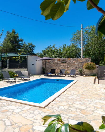 Villa Dominique: Recours, Piscine, Dalle, Mobilier De Jardin, Ombre, Eco Hôtel, Chaise, Villa, Parapluie, Hôtel