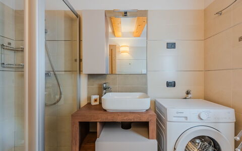 Rugia: Design Intérieur, Sol, Sol, Luminaire Plomberie, Salle De Bains, Mur, Évier, Bois, Lavabo, Comptoir