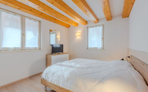 Rugia: Mur, Bois, Design Intérieur, Sol, Sol, Plafond, Chambre, Domicile, Parquet, Lit
