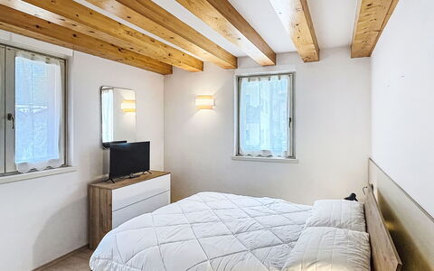 Rugia: Mur, Design Intérieur, Bois, Chambre, Lit, Sol, Sol, Plafond, Meubles, Pièce