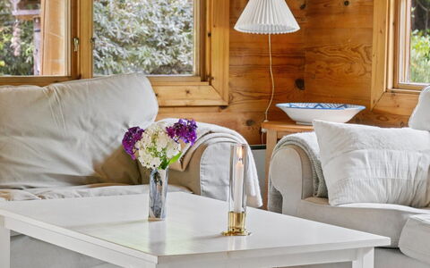 Greta - 1.7Km from the Sea: Meubles, Design Intérieur, Sol, Sol, Bois, Table, Salon, Éclairage, Canapé, Textile