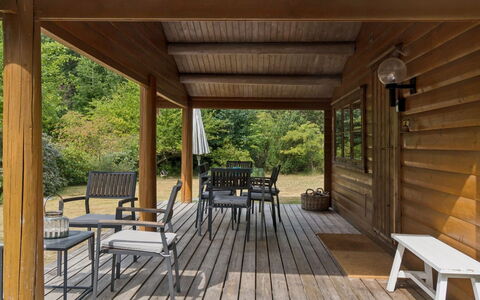 Greta - 1.7Km from the Sea: Meubles, Bois, Mobilier De Jardin, Porche, Table, Sol, Chaise, Parquet, Dur