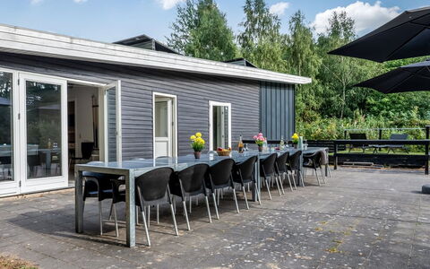 Carlina - from the Sea: Domicile, Maison, Toit, Siding, Chalet, Porte, Mobilier De Jardin, Porche, Cour, Ombre