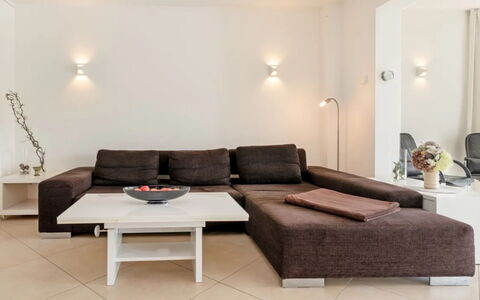 Am Seeufer: Meubles, Canapé, Design Intérieur, Sol, Bois, Salon, Sol, Domicile, Table, Parquet