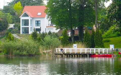 Am Seeufer: Arbre, Voie Navigable, Banque, Cours D'Eau, Canal, Lac, Rivière, Chalet, Réservoir