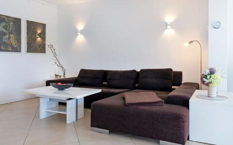 Am Seeufer: Meubles, Design Intérieur, Canapé, Mur, Sol, Salon, Plafond, Sol, Bois, Pièce