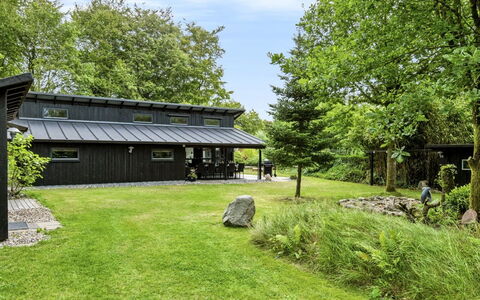 Gesine - 20Km to the Fjord: Herbe, Arbuste, Domicile, Toit, Lot Terre, Couverture De Sol, Jardin, Chalet, Pelouse, Printemps