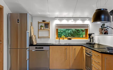 Gesine - 20Km to the Fjord: Appareil De Cuisine, Cuisine, Principaux Appliance, Comptoir, Bois, Meubles, Électroménager, Design Intérieur, Cabinetry, Sol