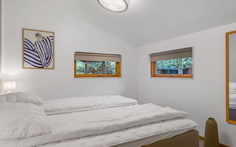 Gesine - 20Km to the Fjord: Design Intérieur, Bois, Plafond, Sol, Chambre, Lit, Sol, Meubles, Éclairage, Pièce