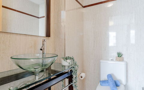 Oliva Nova Cabagua: Luminaire Plomberie, Salle De Bains, Design Intérieur, Lavabo, Évier, Sol, Robinet, Sol, Comptoir, Miroir