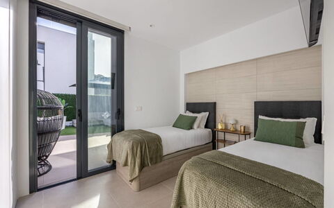 Villa Esencia: Sol, Sol, Design Intérieur, Meubles, Lit, Chambre, Literie, Appartement, Cadre De Lit, Plafond