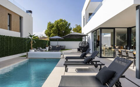 Villa Esencia: Piscine, Recours, Biens, Eco Hôtel, Villa, Conception, Mobilier De Jardin, Balcon, Cour