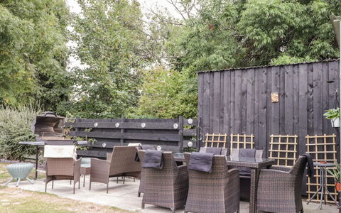 Ballinreich: Meubles, Mobilier De Jardin, Chaise, Table, Tableau De Plein Air, Jardin, Arrière-Cour, Ombre, Patio, Dur