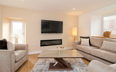 The Cottage: Meubles, Canapé, Design Intérieur, Sol, Bois, Salon, Sol, Domicile, Marron