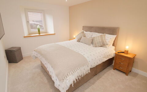 The Cottage: Lit, Chambre, Meubles, Design Intérieur, Sol, Bois, Sol, Literie, Drap De Lit, Linge