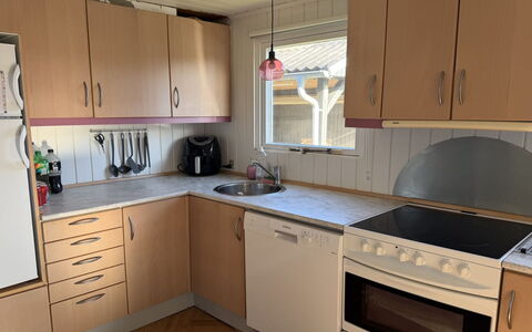 Rəzvan - from the Sea: Sol, Cuisine, Bois, Comptoir, Appareil De Cuisine, Design Intérieur, Meubles, Sol, Cabinetry, Principaux Appliance