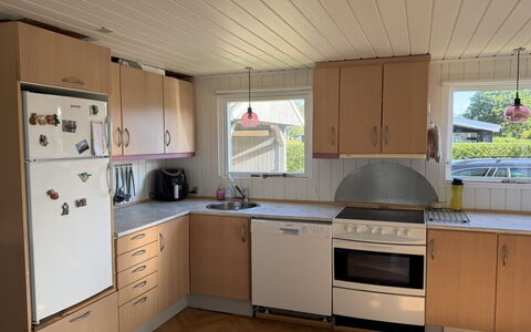 Rəzvan - from the Sea: Cuisine, Appareil De Cuisine, Comptoir, Sol, Bois, Meubles, Design Intérieur, Cabinetry, Principaux Appliance, Sol