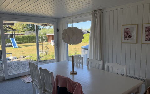 Rəzvan - from the Sea: Bois, Meubles, Chaise, Dur, Tache De Bois, Cour, Ombre, Table Cuisine Et Salle A Manger, Arrière-Cour, Siding