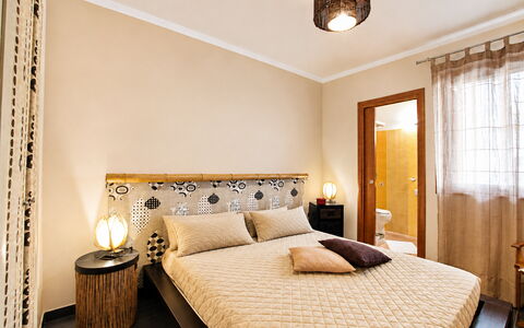 Villa Cristiana: Lit, Meubles, Design Intérieur, Literie, Chambre, Sol, Drap De Lit, Mur, Sol, Pièce