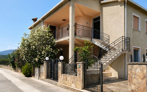 Casa Bianca, Budoni: Zone Résidentielle, Architecture, Domicile, Maison, Porte, Balcon, Porche, Balustrade, Biens, Ombre