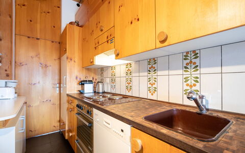 Casa Pleun: Bois, Cuisine, Sol, Comptoir, Sol, Design Intérieur, Évier, Principaux Appliance, Cabinetry, Robinet