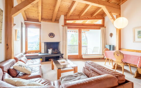 Casa Pleun: Bois, Design Intérieur, Plafond, Meubles, Sol, Pièce, Domicile, Sol, Salon, Dur