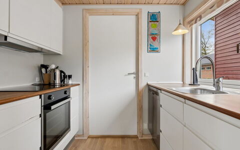 Sannie - 2.8Km from the Sea: Sol, Bois, Design Intérieur, Comptoir, Sol, Cuisine, Parquet, Luminaire Plomberie, Principaux Appliance, Plafond